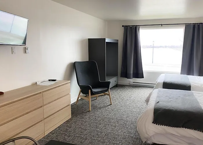 The Bayview Motel - Fort Frances, On - Lakeside Motel