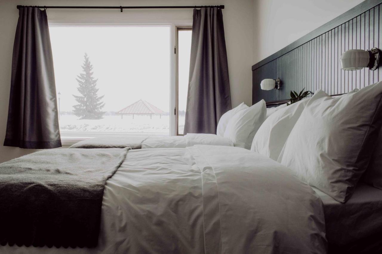 Hotel The Bayview - Frances, On - Lakeside Fort Frances