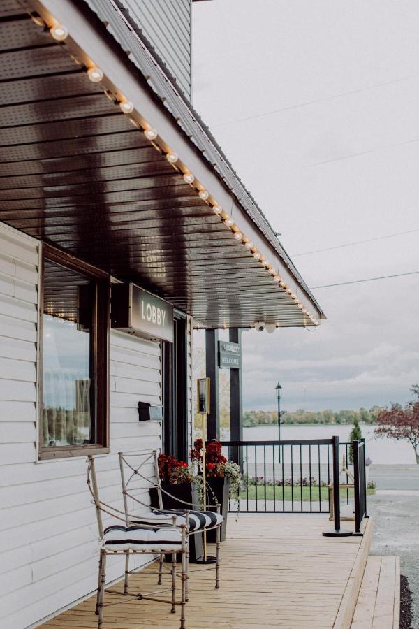 The Bayview - Frances, On - Lakeside