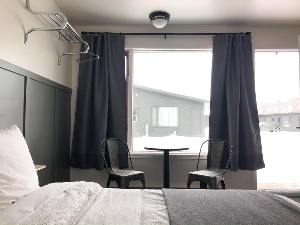 The Bayview - Frances, On - Lakeside Fort Frances