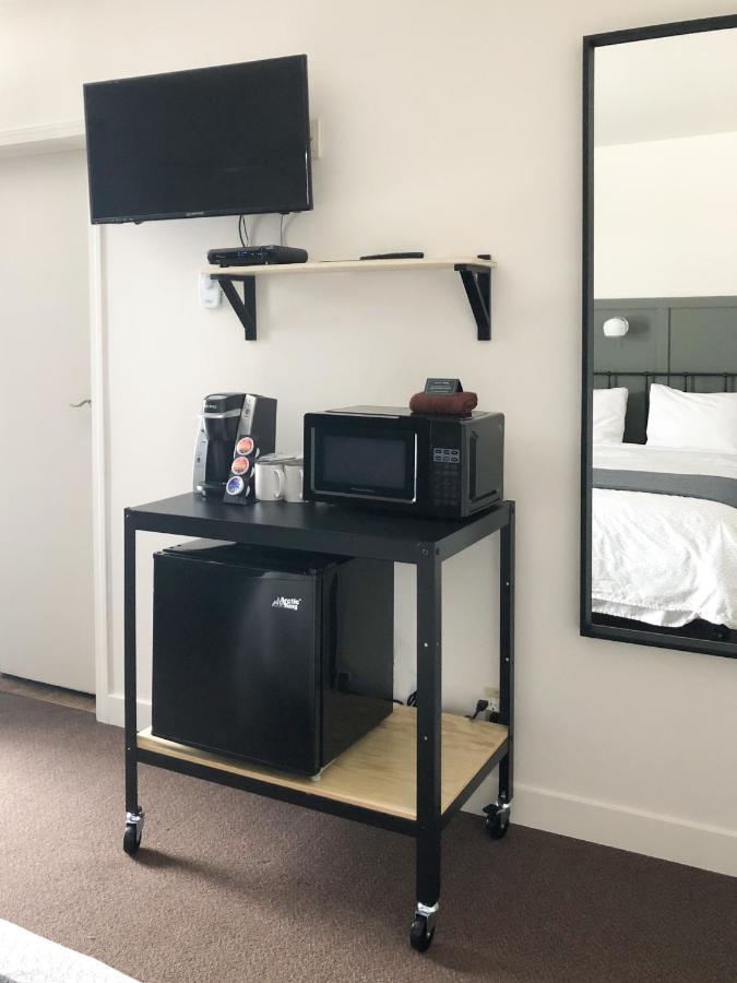 Hotel The Bayview - Frances, On - Lakeside Fort Frances